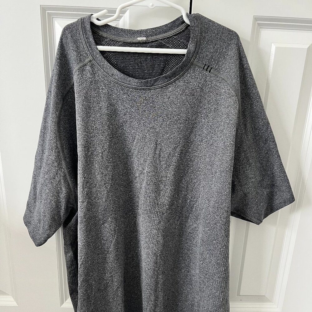Lululemon Men’s Tech Short- Sleeve Shirt Size L
